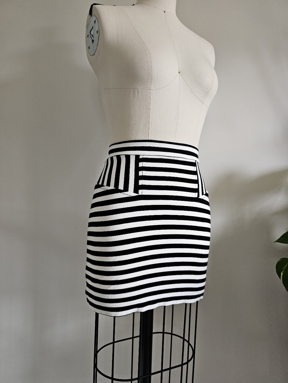 FRENCH CONNECTION black and white striped stretch mini skirt